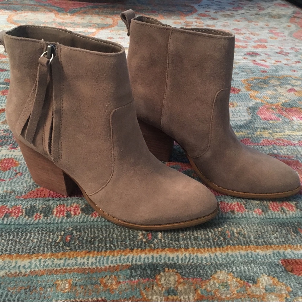 NWT Taupe suede ankle booties 8